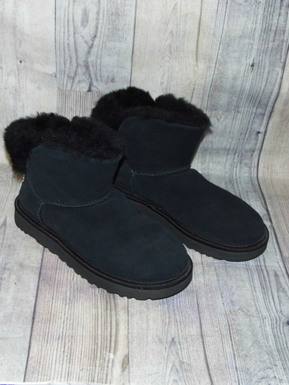 UGG Classic Bling Mini Black Suede/Sheepskin Boots Womens Size 7